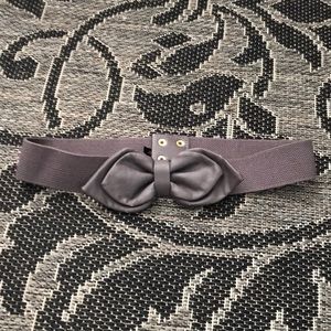 Bow stretch belt